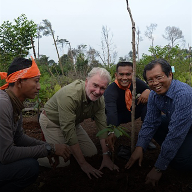 Indonesia’s Minister of Forestry joined RER management in commemorating the first planting.
