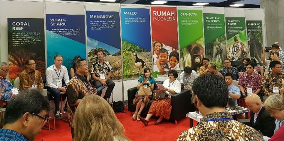 Discussion at the Indonesia Pavilion at IUCN Congress.