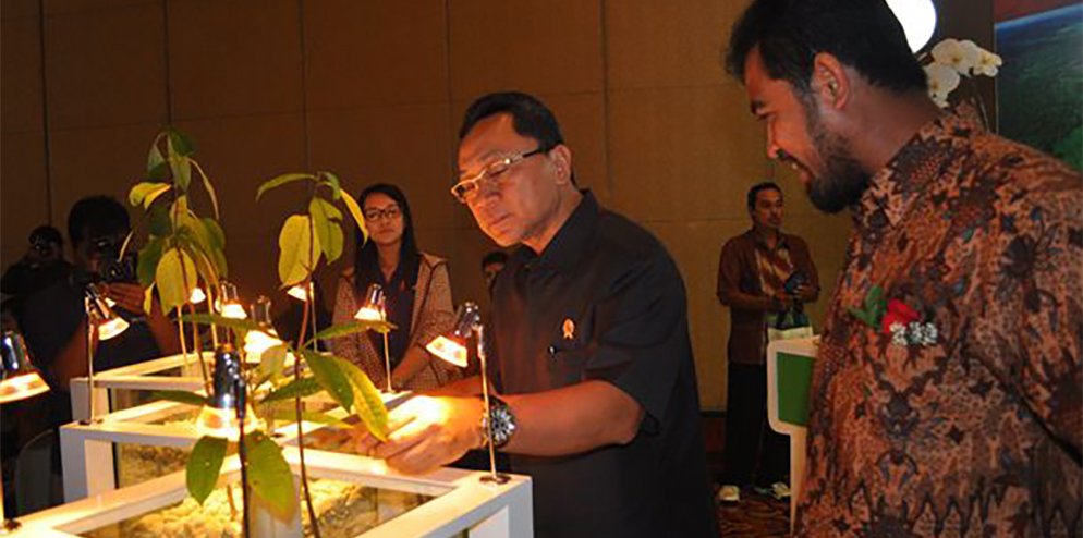 Indonesian Minister of Forestry Zulkifli Hasan launched a multi-year restoration programme.