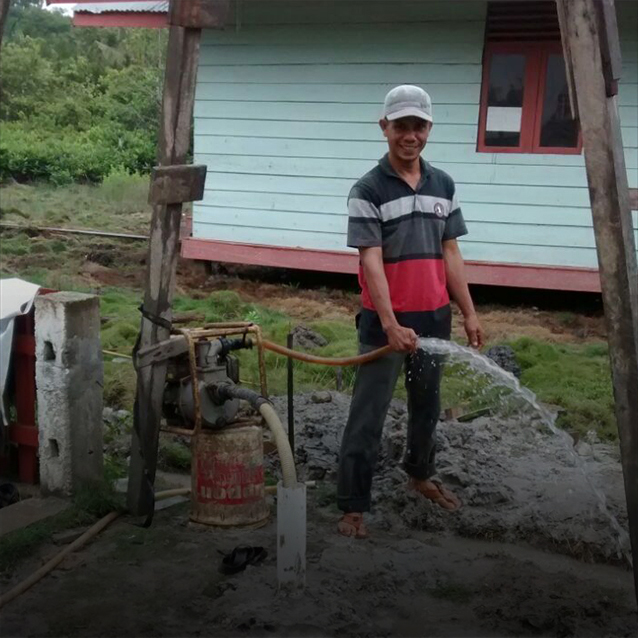 Clean water supply provided by Riau Ecosystem Restoration in Lukit Village, Pulau Padang, Riau.