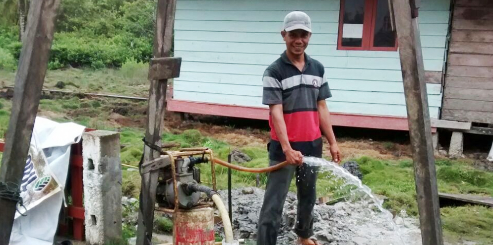 Clean water supply provided by Riau Ecosystem Restoration in Lukit Village, Pulau Padang, Riau.