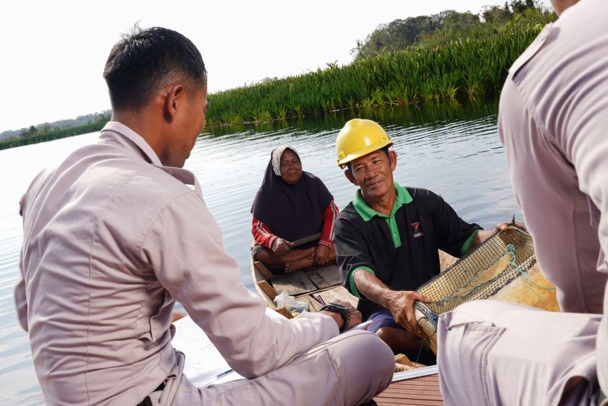 From capacity building to awareness and from investment to engagement, RER is working to ensure local communities in the Kampar Peninsula and Padang Island remain a focal point of conservation efforts. For the peatland forests of Riau, this collaboration is key to a more sustainable future; for RER, working towards that future with the people of Riau remains a firm commitment and a lifelong collaboration